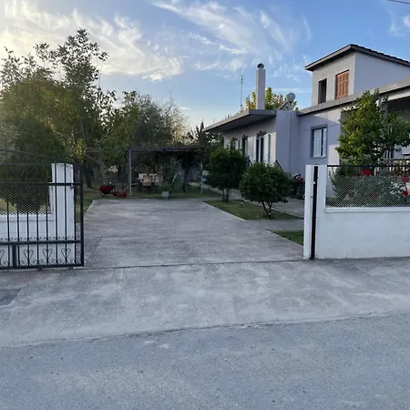 Sofias Trikala * Megala Kalyvia